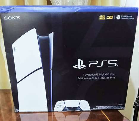 PS5 slim + 2 manettes + jeu EA FC25 image 1