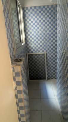 A louer un grand studio 1etage image 3