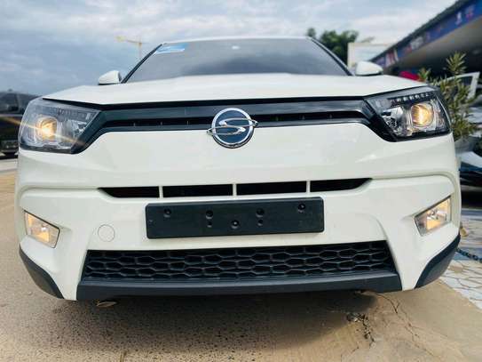 Ssangyong tivoli 2017 image 2