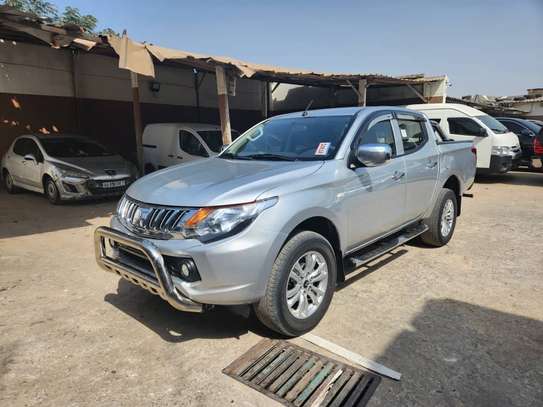 Mitsubishi L200 image 4