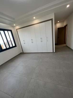 Grand standing F5 à la cité Africa image 7