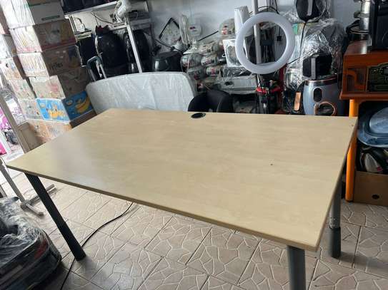 Bureau bois clair moderne grande surface image 4
