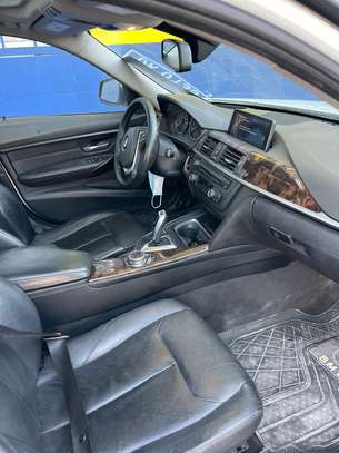 BMW Série 328i image 8