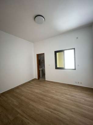F4 Neuf Recasement BOA Almadies image 2