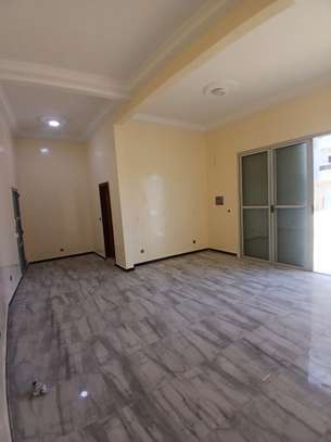 📍 À LOUER – MAGASIN BIEN SITUÉ À CITÉ APIX (VDN 3) image 2