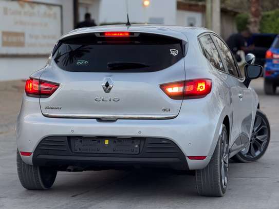 Renault clio image 10
