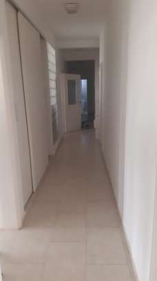 Très grand et bel appartement aux almadies image 1