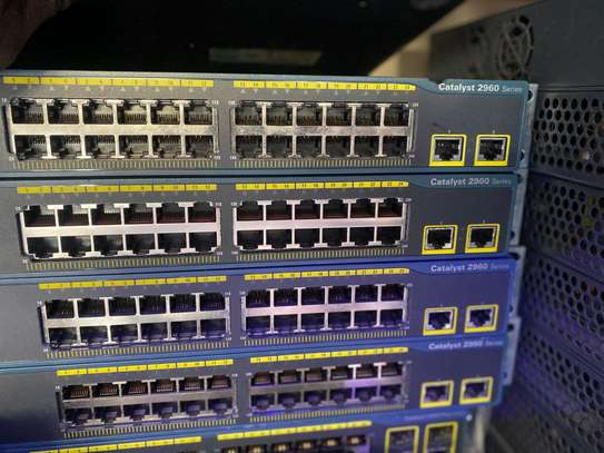 Switch Cisco 2960 series 24Port image 1