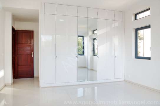 Ref_2088_GL  Appartement de 170 m² à louer au point E image 6