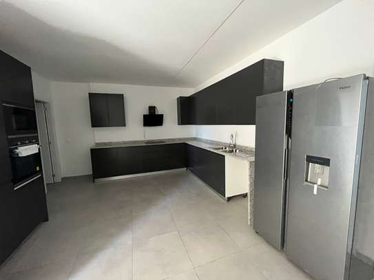 Grand et beau F5 sur la mer au Plateau Corniche Est image 5