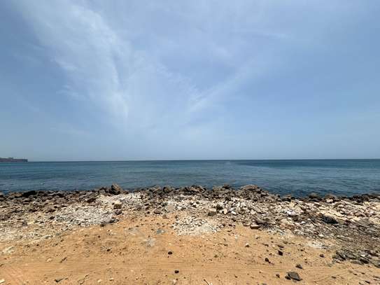 Villa neuve de 1000 m² pied dans l' eau Almadies image 10