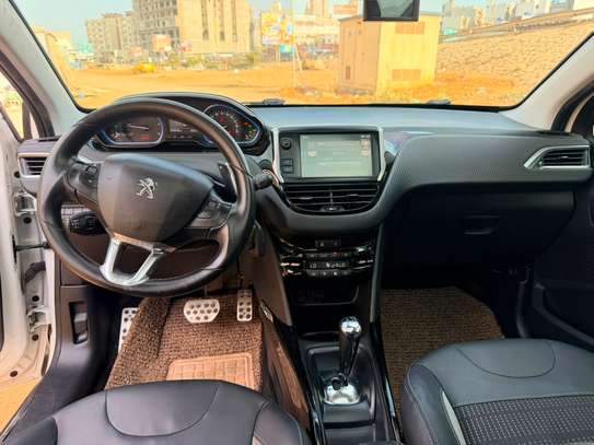*Peugeot* 2008 année :  *2016-17 image 8