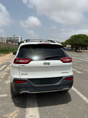 À vendre Jeep Cherokee image 9
