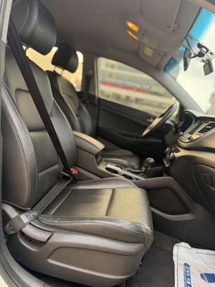 Hyundia Tucson image 5