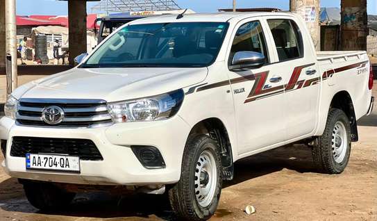 Toyota Hilux 2020 image 2
