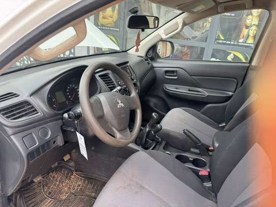 Pickup L200 état neuf image 6