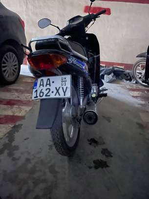 Scooters et Motos image 4