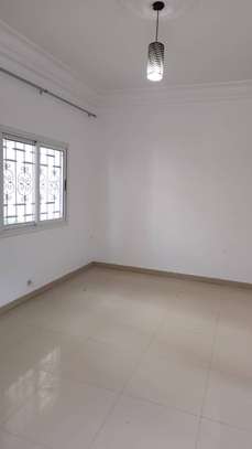 Villa R+1 , F6 à louer aux mamelles image 14