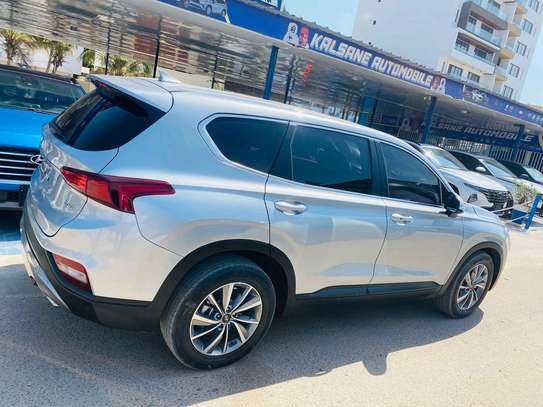 Hyundai santafe 18 19 image 4