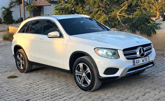 Mercedes glc 300 image 5