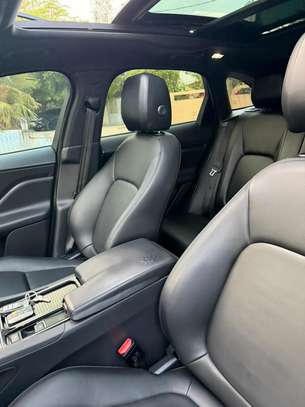 Jaguar f pace 2018 image 3