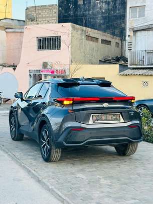 Toyota C-hr 2024 image 2