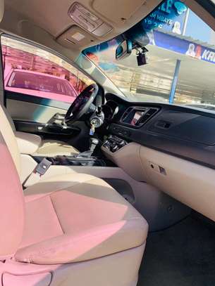 Kia carnival 2017 image 7