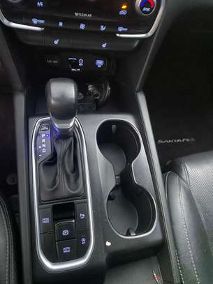 Hyundai Santa Fe LIMITED 2019 image 13