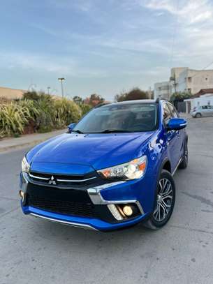 Mitsubishi outlander image 2