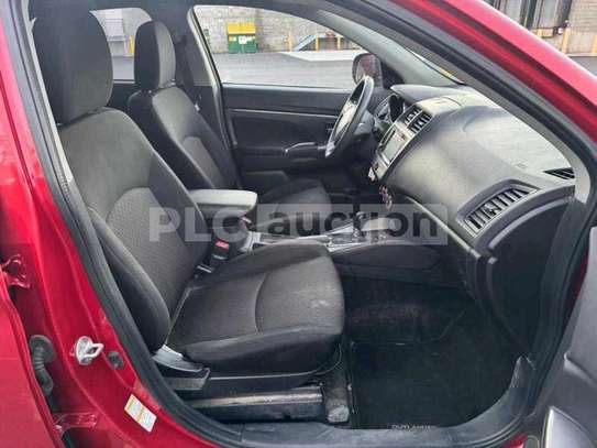 Mitsubishi Outlander image 2