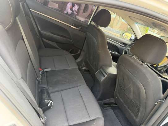 Hyundai Elantra 2017 image 10