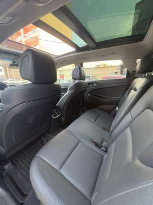 Hyundia tucson image 2