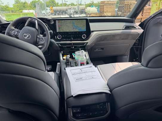 LEXUS TX500h 2024 HYBRID image 6