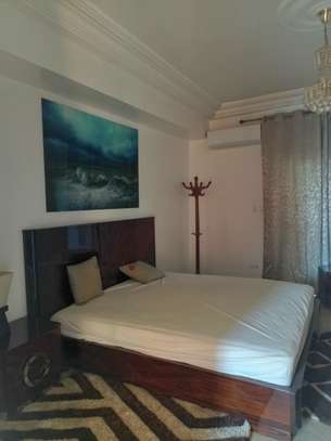Villa R+2 de 300 m² à louer à stèle Mermoz image 2