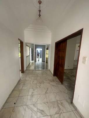 Villa de 8 chambres a louer aux Almadies image 3