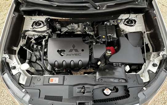 Mitsubishi Outlander sport image 8