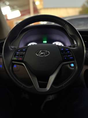 Hyundai Tucson limited image 10