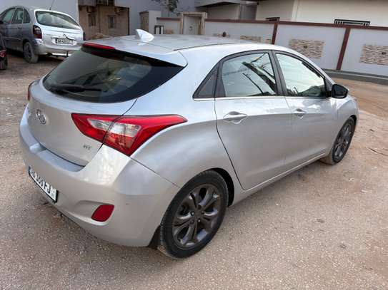 Hyundai Elantra gt image 7