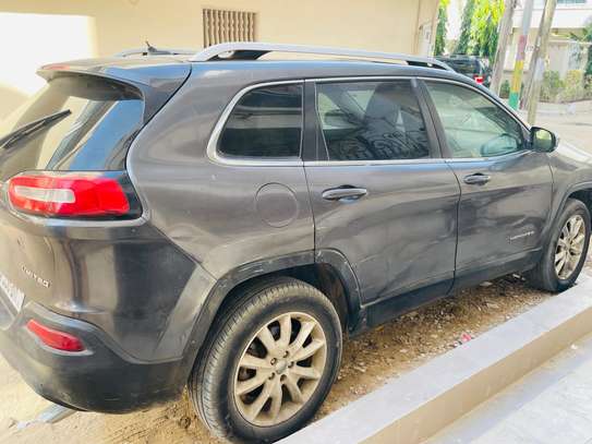 Jeep cherokee limited 2015 v6 image 4