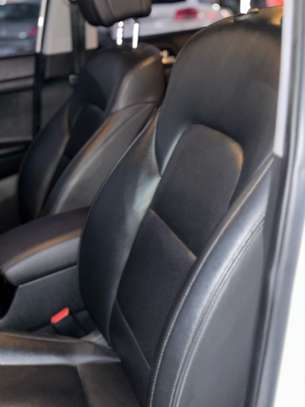 HYUNDAI TUCSON image 10