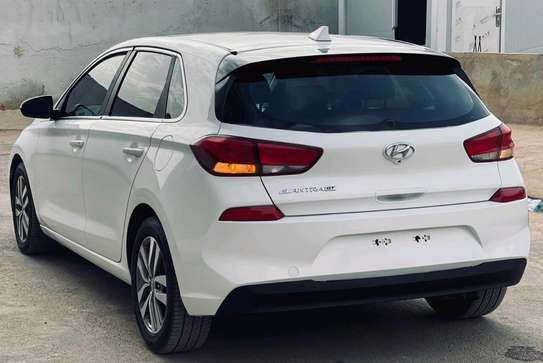 Hyundai Elantra image 7