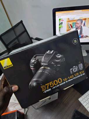 Nikon D7500 18-145mm image 1