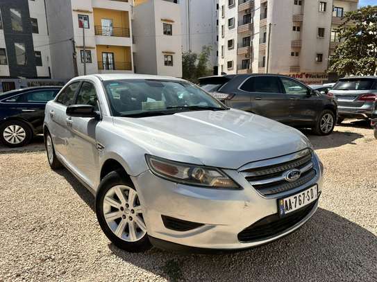 Ford Taurus image 1