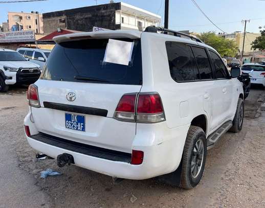 TOYOTA LAND CRUISER V8  8places image 4