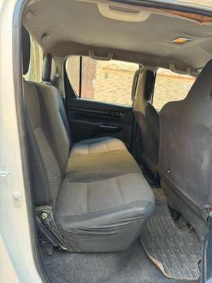 Toyota hilux image 9