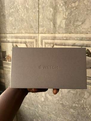 Apple Watch Ultra 2 49mm scellé image 1