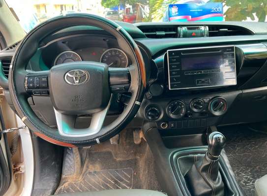 Toyota Hilux médium 2017 image 9