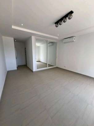 Appartement spacieux à la cité Mbaye faye image 4