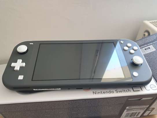 Nintendo switch LITE image 1