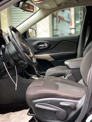 Jeep Cherokee image 10